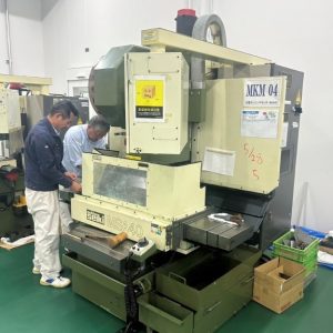 Máy phay MAKINO MSA40-30